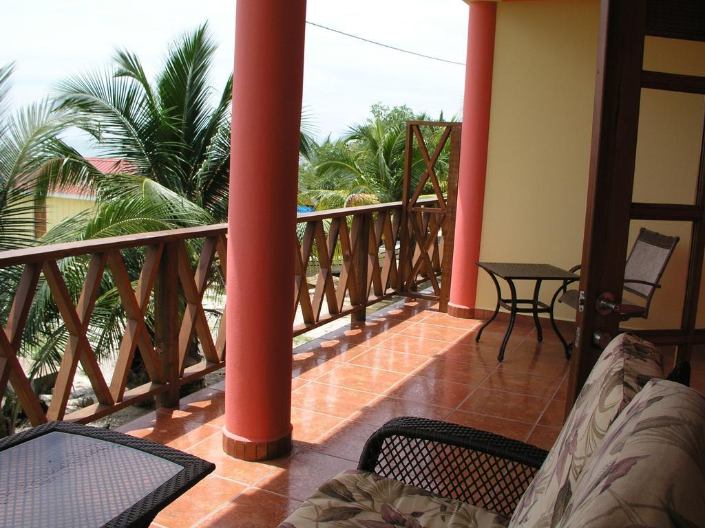 Alan'S Paradise Hotel Placencia Exterior foto