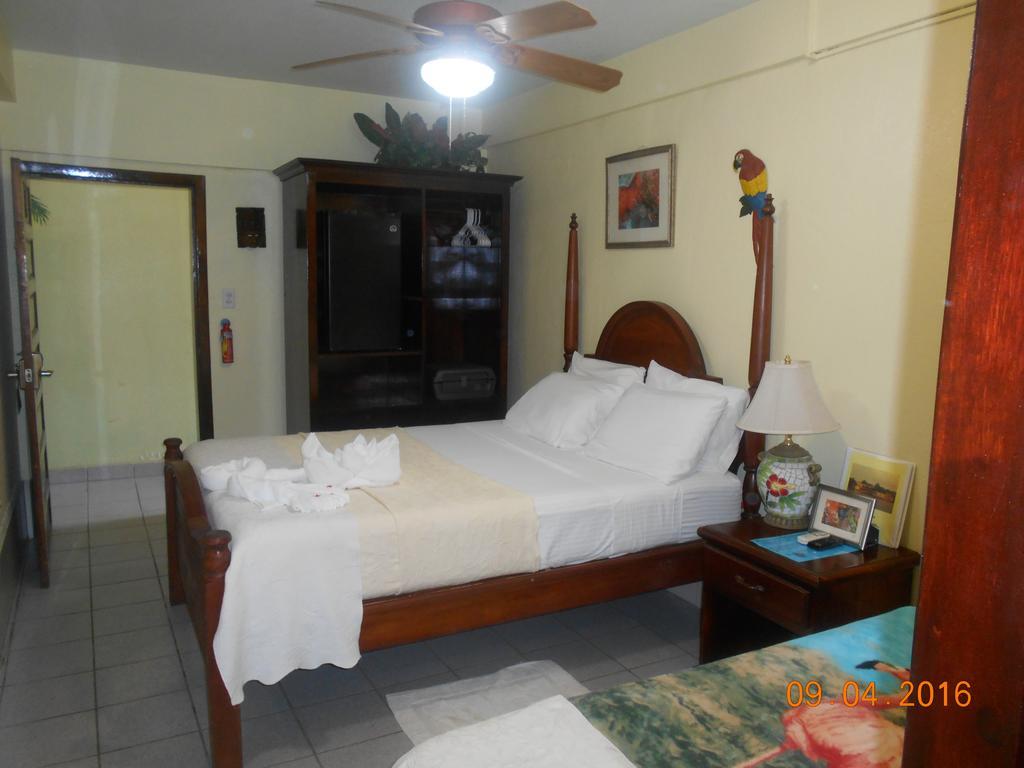 Alan'S Paradise Hotel Placencia Exterior foto